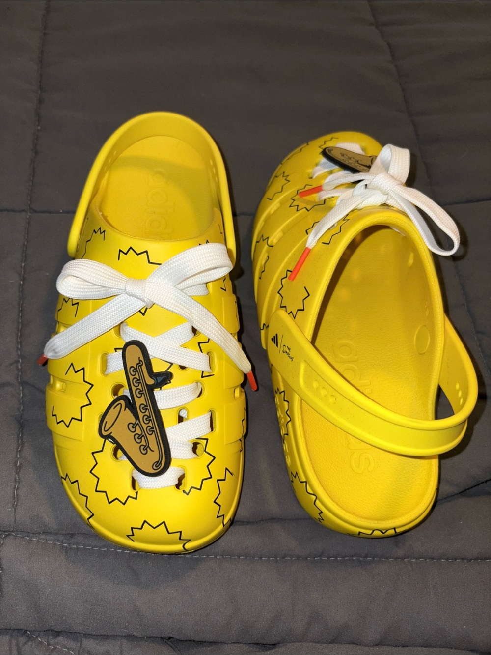 ADIDAS X The Simpsons Adilette Clogs LIKE NEW in yellow with charm